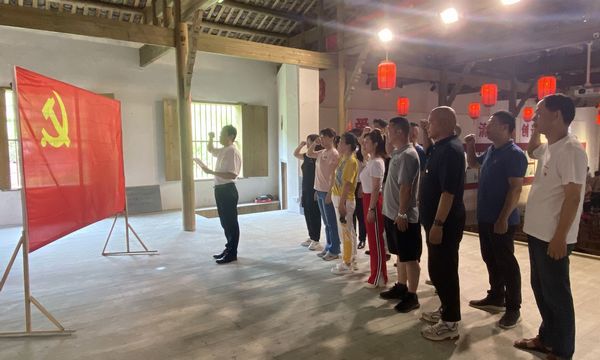 2 控股.jpg 2 控股.jpg